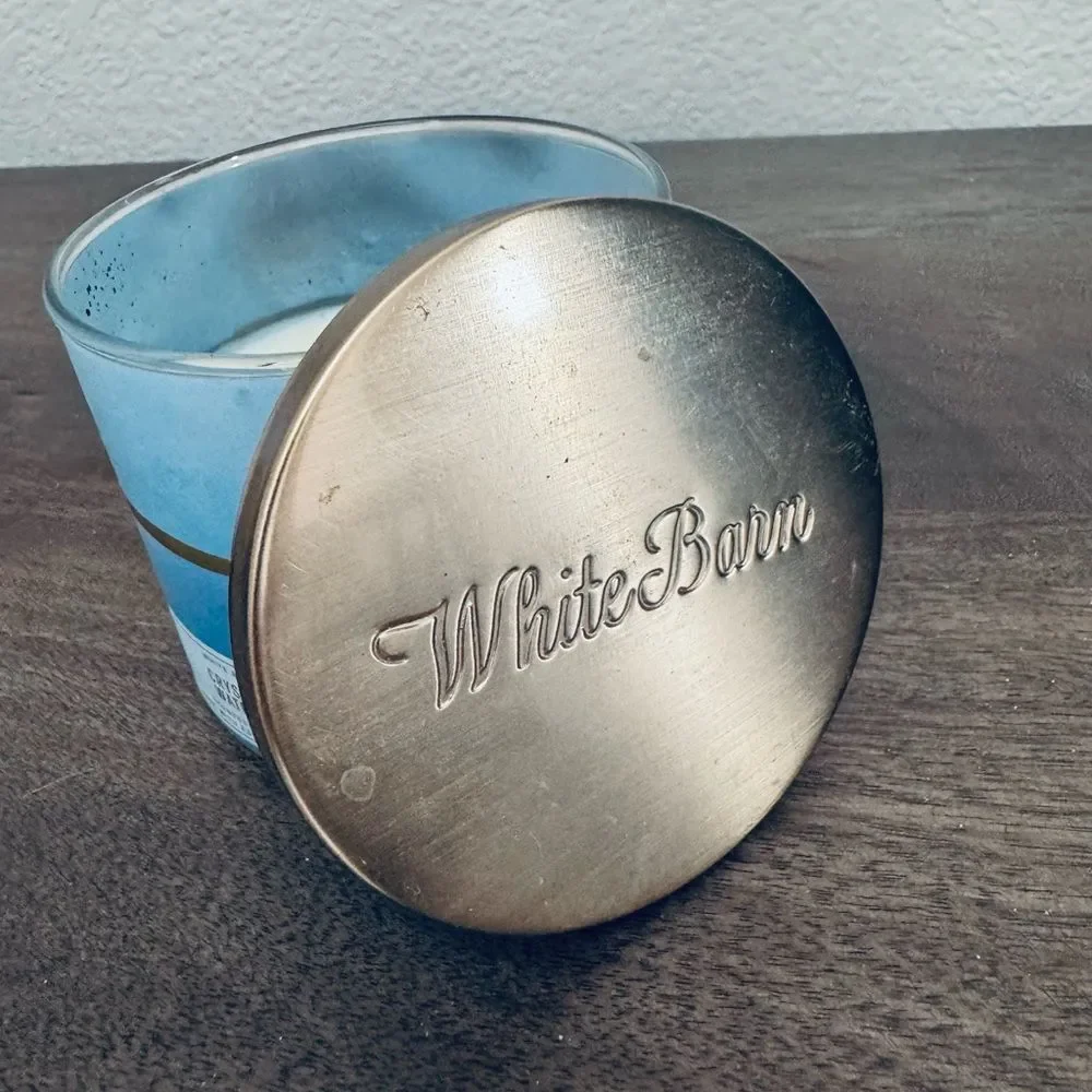 White Barn Candle Co. Crystal Waters Jar Candle - Picture 2 of 4